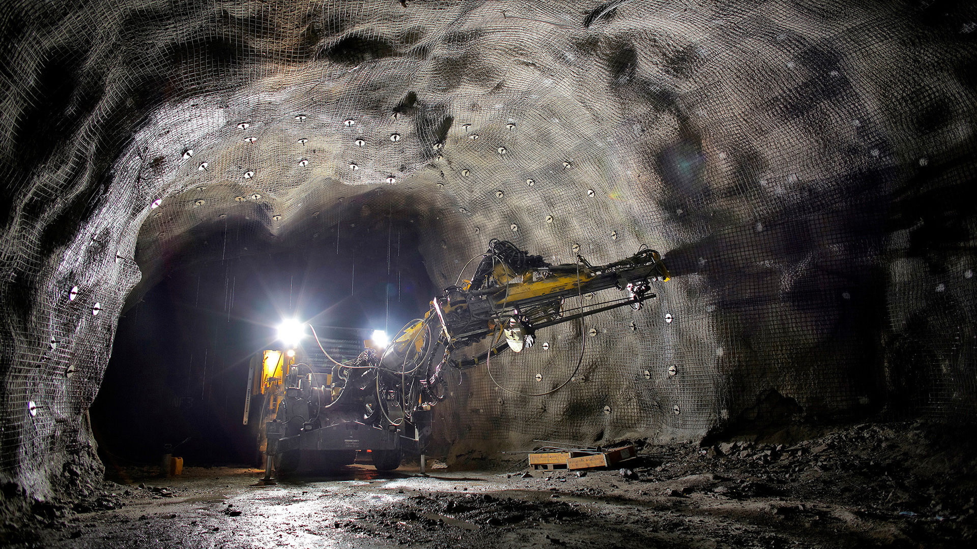 Maskin i gruva under jord