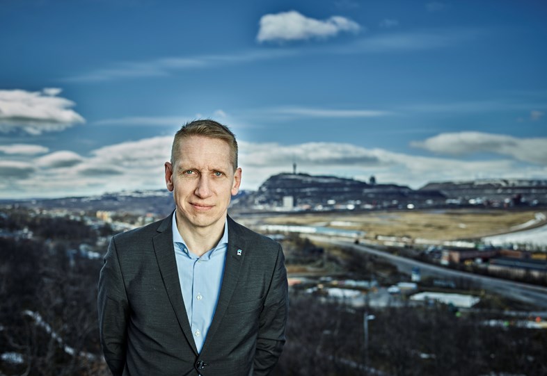 Man in front of the Kiruna mine