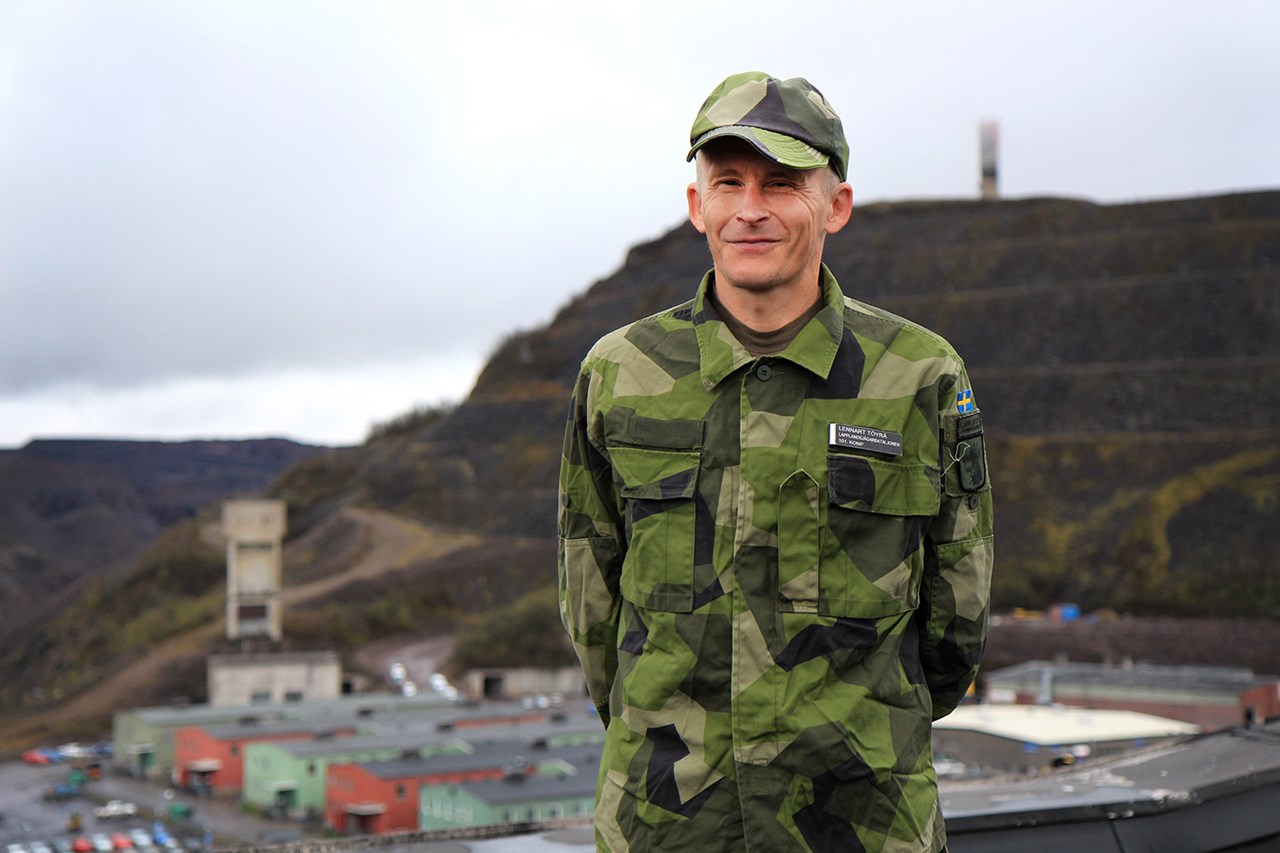 Lennart Töyrä är ekonom på LKAB och Hemvärnssoldat i Lapplandsjägarbataljonen och har tidigare medverkat på Uniform på jobbet-dagen. Foto: Anders Lindberg