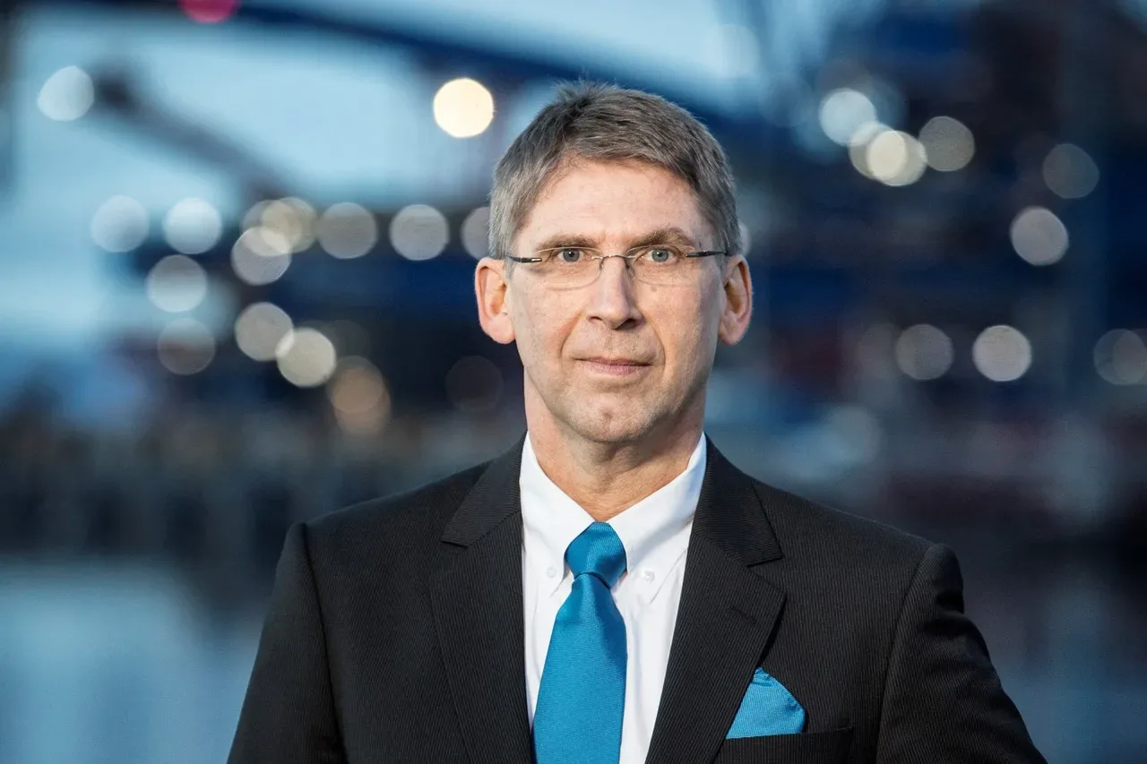 LKAB´s CEO Jan Moström with the harbour in Narvik in the background