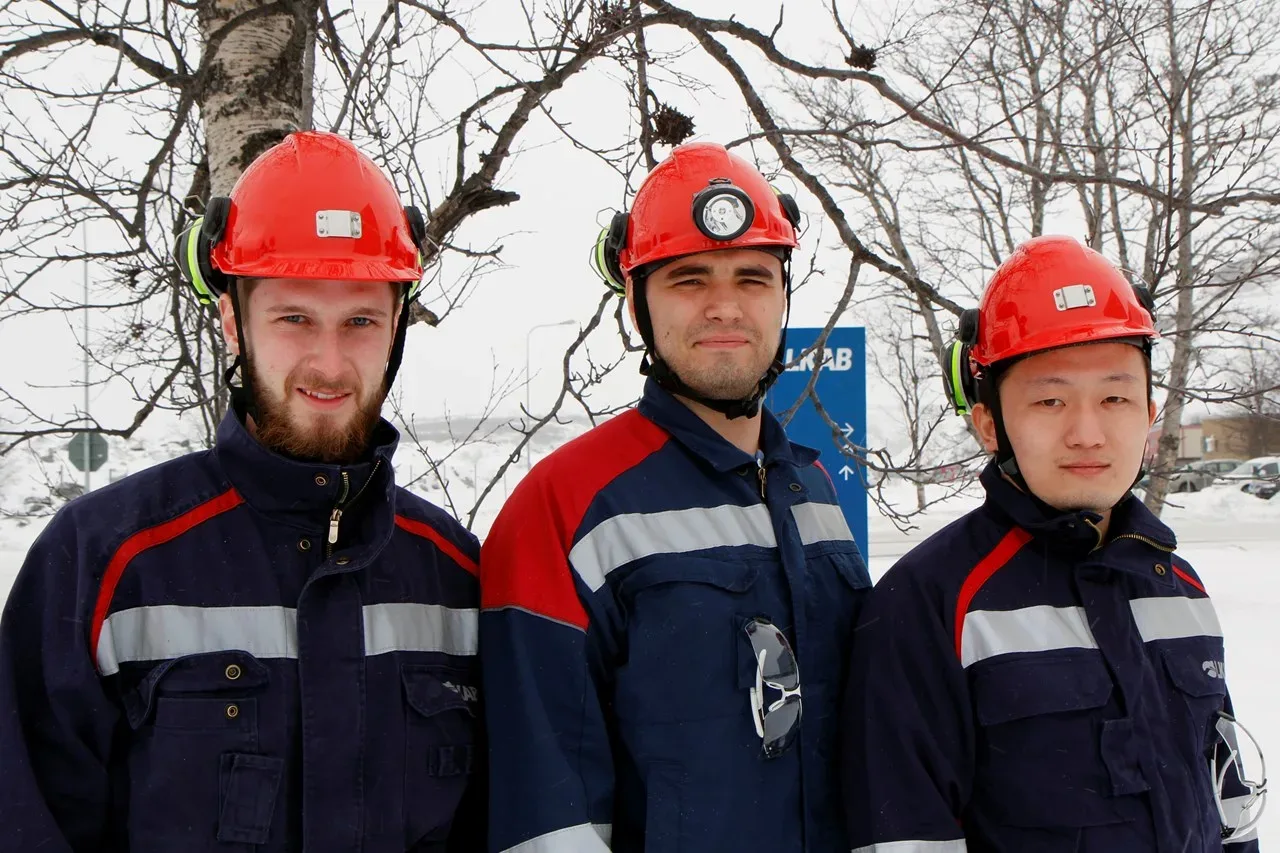 Three young trainees in LKAB clothes