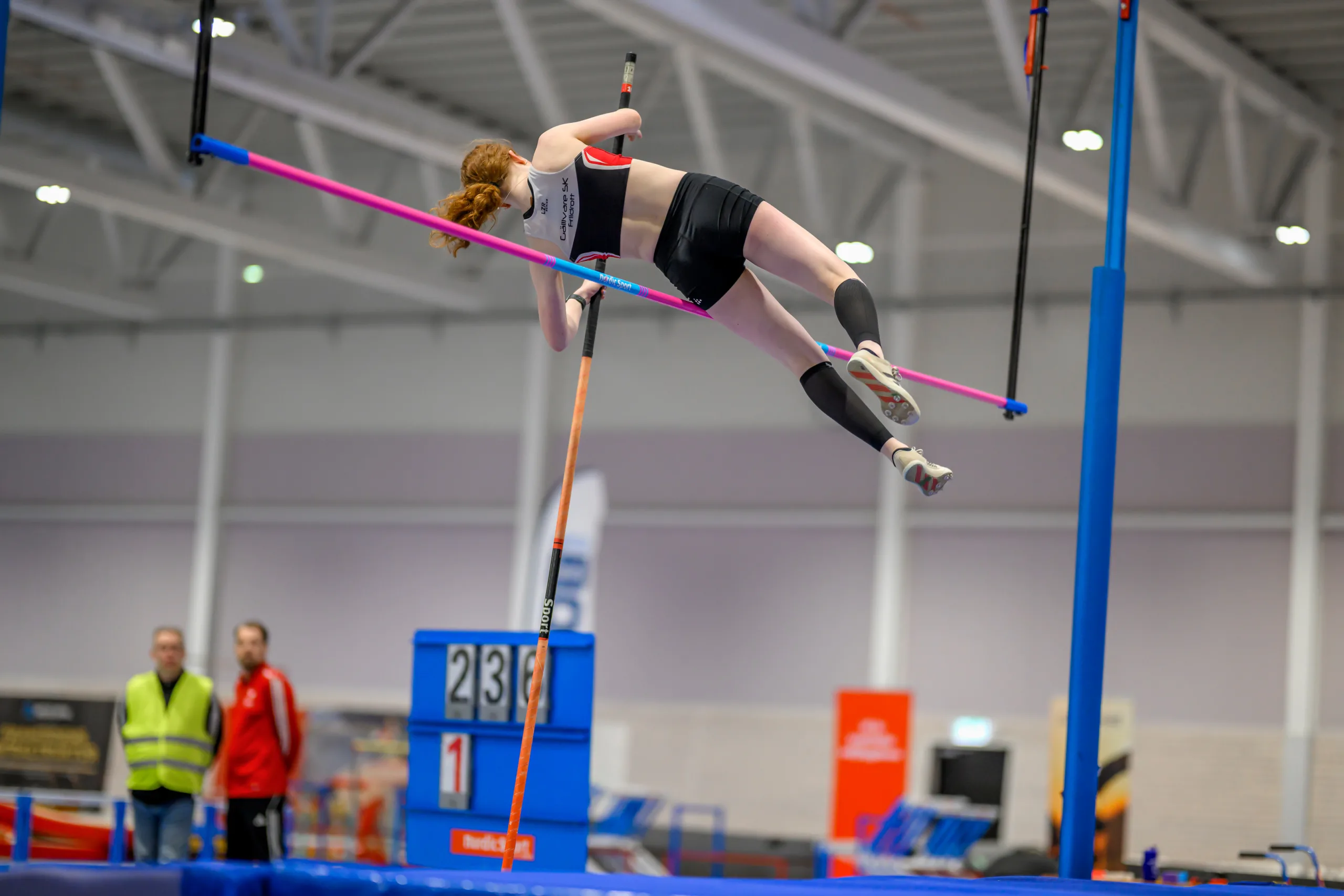 Person som hoppar höjdhopp