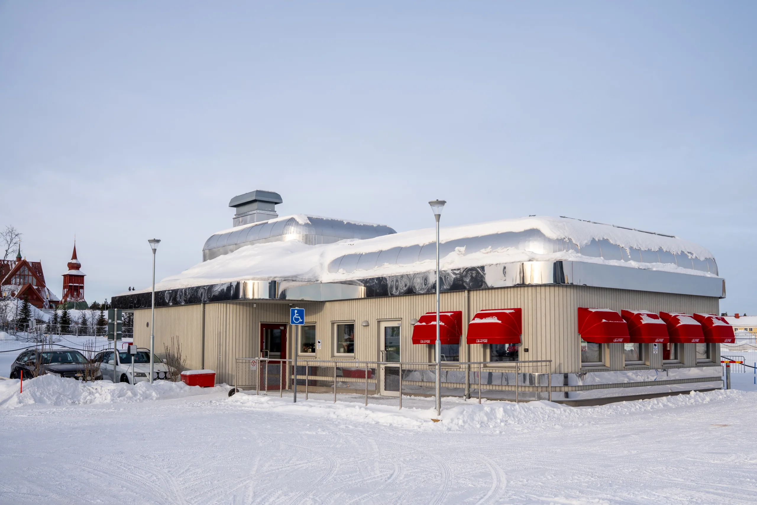 Bilder på nya Empes utomhus